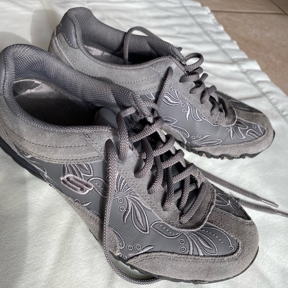 Grey sketcher pumps/walking shoe - Picture 2 of 2